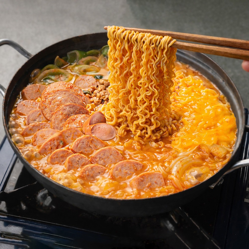 간편 부대찌개 밀키트 캠핑음식 전골 제품 이미지