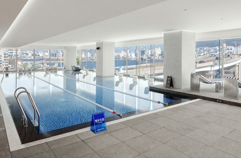 윈덤 그랜드 부산 이진 pool photo